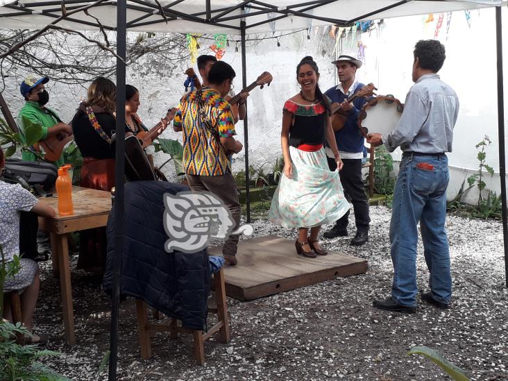 ¡Fandanguera de corazón! Maura mantiene vivo el Son Jarocho en Xalapa