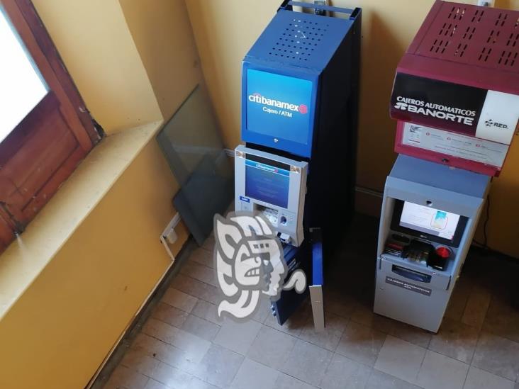 Olvidan cerrar cajero automático en Palacio de Orizaba