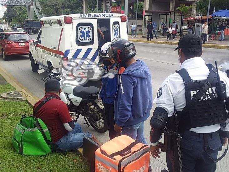 En Xalapa, choca motorepartidor sobre Lázaro Cárdenas