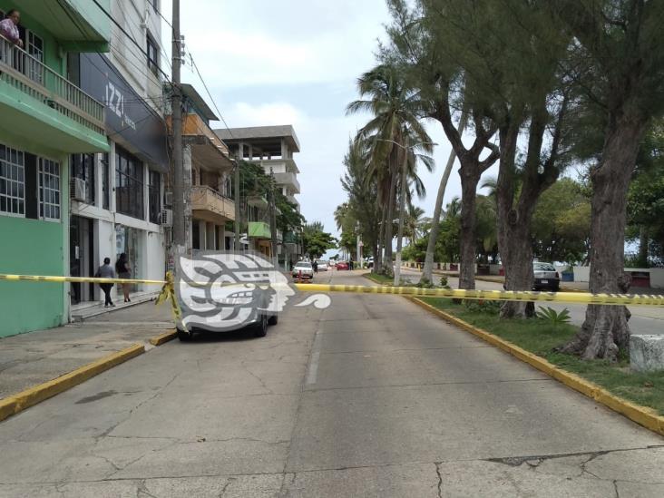 Balean a taxista y pasajero en malecón antiguo de Coatza