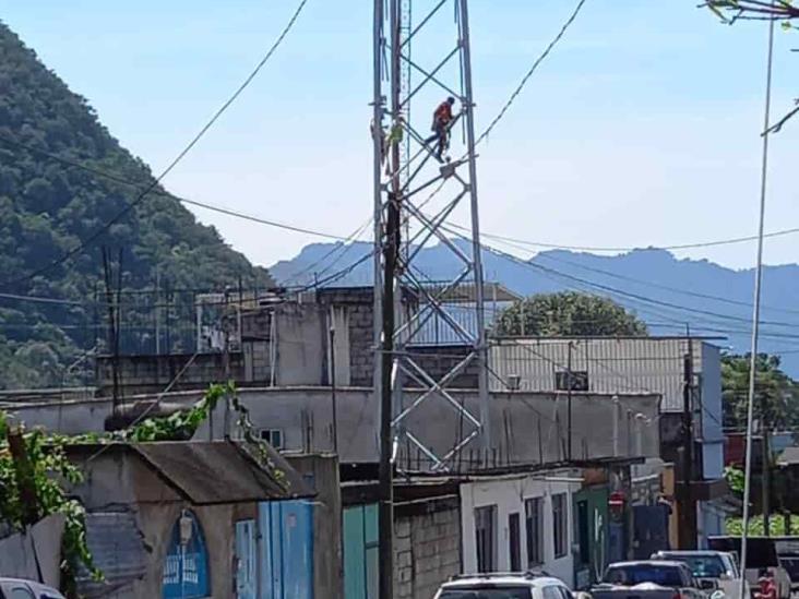 Pese a inconformidad de orizabeños instalan antenas de telefonía en colonia Espinal