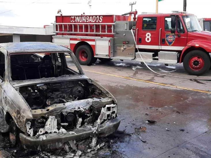 De manera repentina, se incendia camioneta en calles de Veracruz