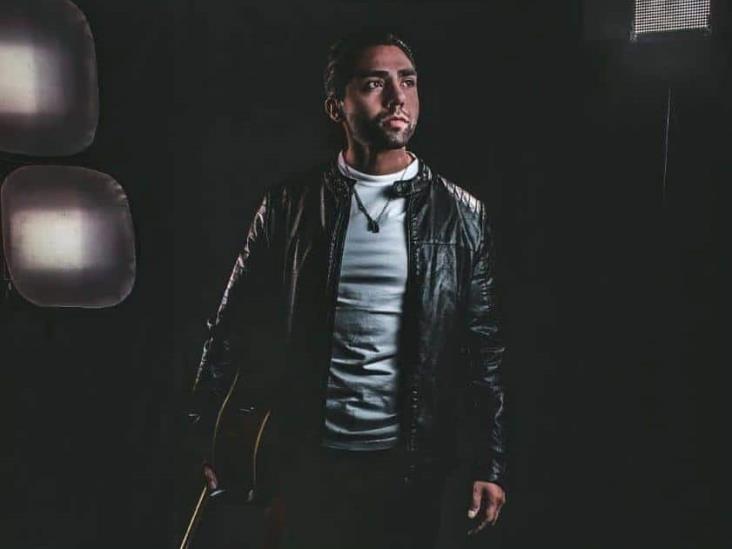 Alfie Villa, talento desenfadado; presenta su primer EP