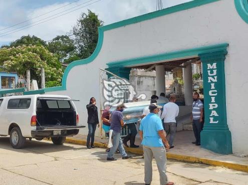 Taxistas de Villa Cuichapa dieron el último adiós a su compañero 