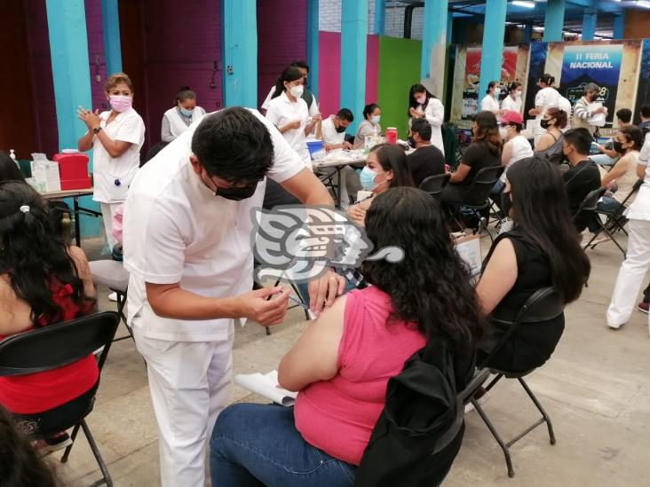 Con buena asistencia inicia vacunación de jóvenes de 18 a 29 años en Orizaba