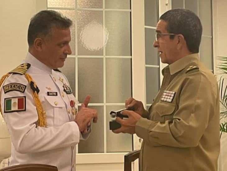 Entregan medalla Fraternidad Combativa a Agregado Naval de México en Cuba