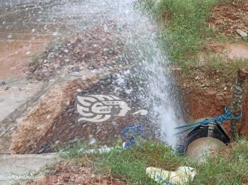 Reprueban desperdicio de miles de litros de agua en Acayucan