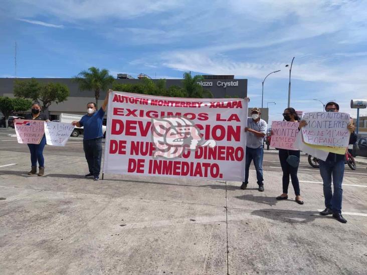 Acusan a financiera AutoFin Monterrey-Xalapa de defraudar a mil personas en Veracruz