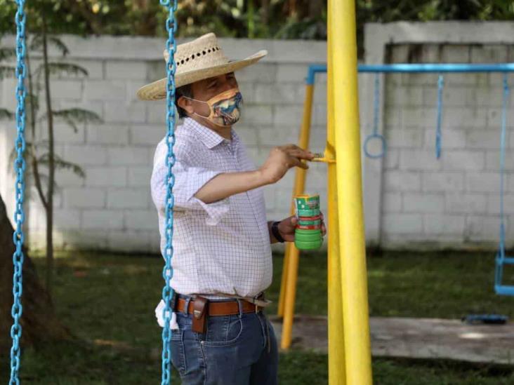 Gobernador de Veracruz participa en tequio en jardín de niños de Coatepec