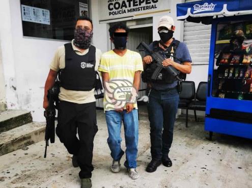 Detiene a hombre acusado de matar a su pareja a golpes en Coatepec