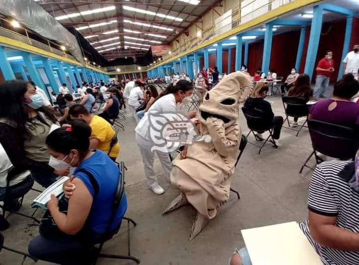 Con buena afluencia, concluye vacunación de jóvenes de 18 a 29 años en Orizaba