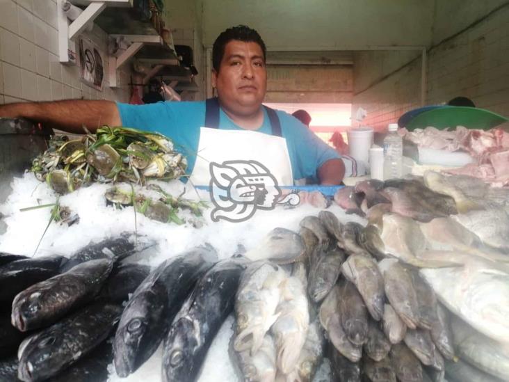 Comerciantes de pescados y mariscos afectados por las lluvias