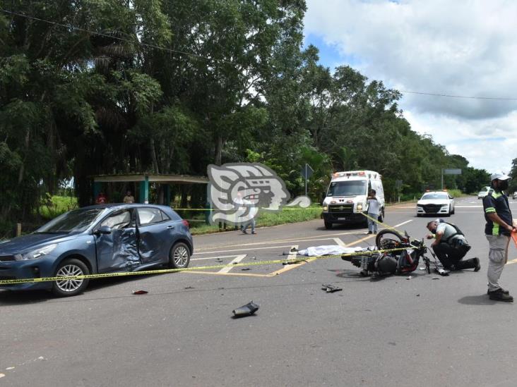 Menor fallece tras accidente de moto en carretera de Acayucan