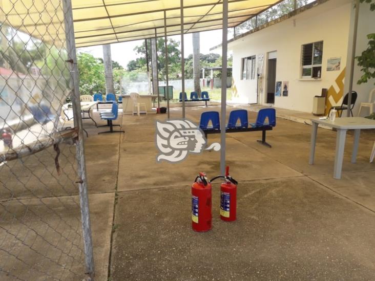 Conato de incendio deja sin luz a Centro de Salud de Oluta