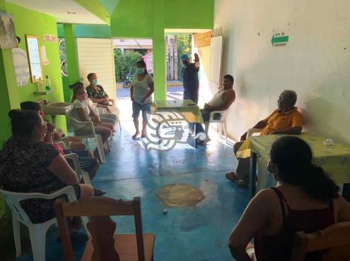 Se quejan de “falsa” líder por condicionar agua en barrio de Acayucan 