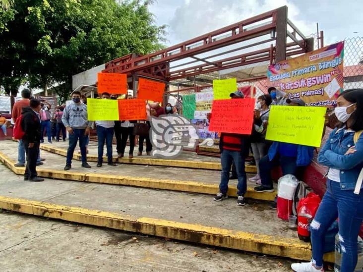 Docentes de Coatzintla se manifiestan en la SEV; piden claves para escuelas indígenas