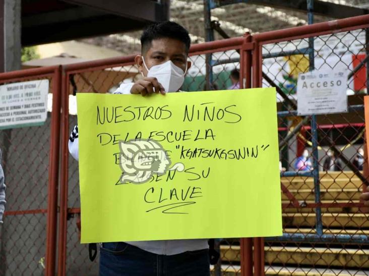 Docentes de Coatzintla se manifiestan en la SEV; piden claves para escuelas indígenas