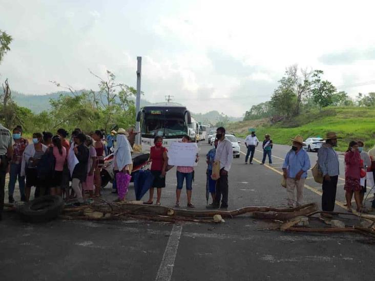 Con bloqueos y protestas, exigen nuevo censo para damnificados por huracán Grace