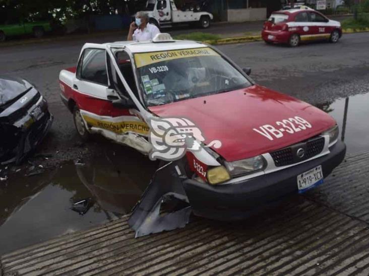 Percance automovilístico deja una persona lesionada en colonia Rébsamen