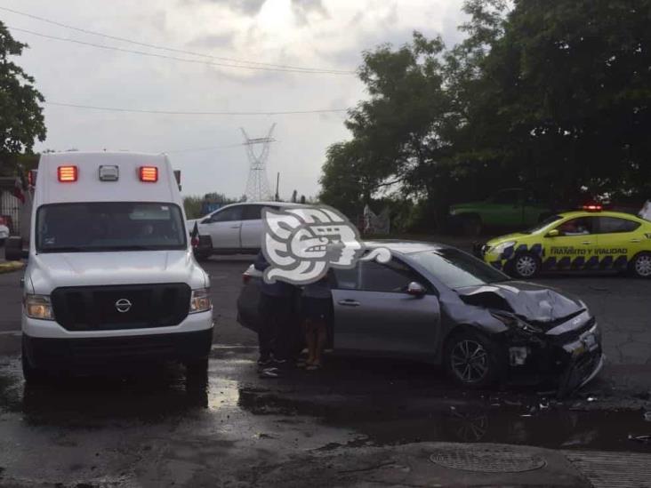 Percance automovilístico deja una persona lesionada en colonia Rébsamen