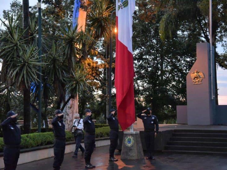 En el Día Nacional de PC izan Bandera en memoria de víctimas por sismos