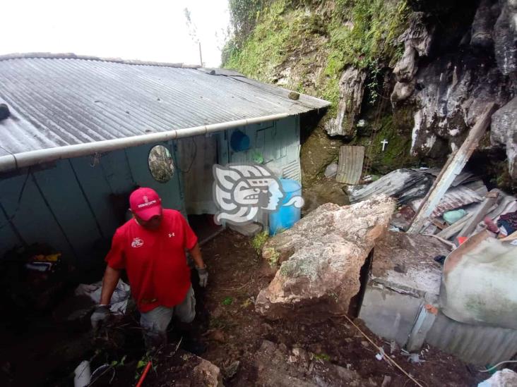 Desalojan a familias tras desprendimiento de rocas en Orizaba