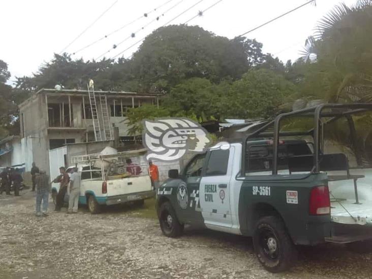 Muere albañil tras recibir descarga eléctrica en Amatlán