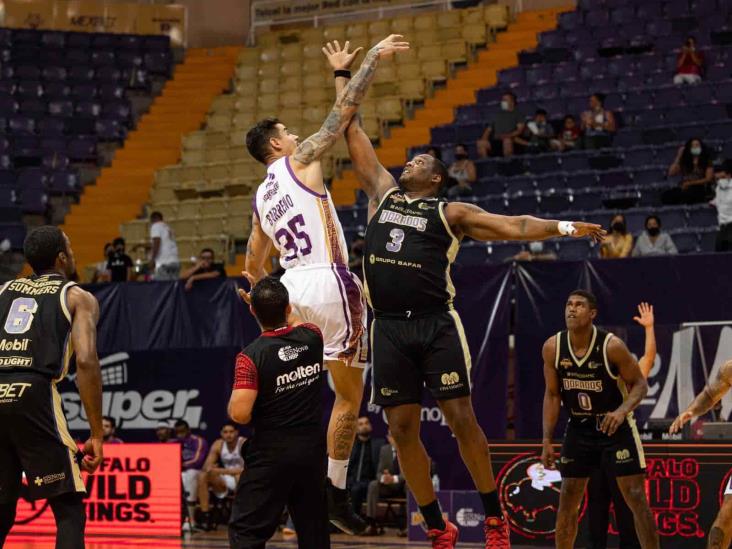 Halcones de Xalapa hacen historia: triunfan 73 a 68 ante Dorados de Chihuahua