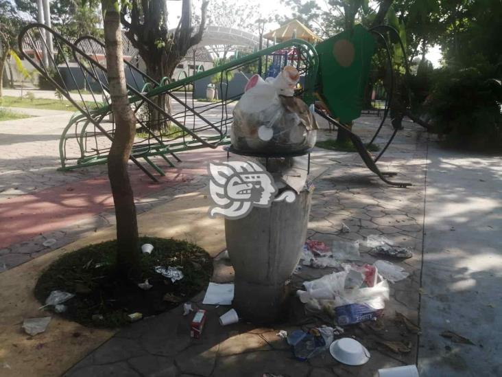 Parque del Tejar, desbordando de basura