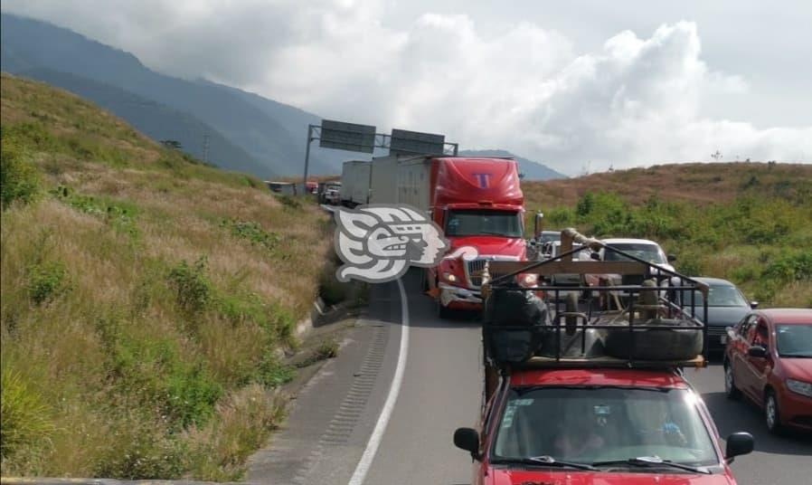 Vuelca semirremolque en autopista Puebla-Orizaba