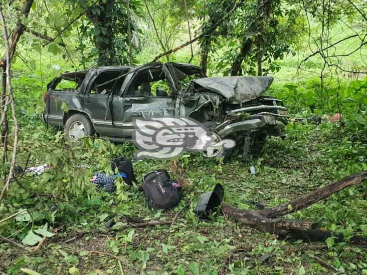 Cuatro cubanos muertos y ocho heridos tras volcadura en el sur de Veracruz 