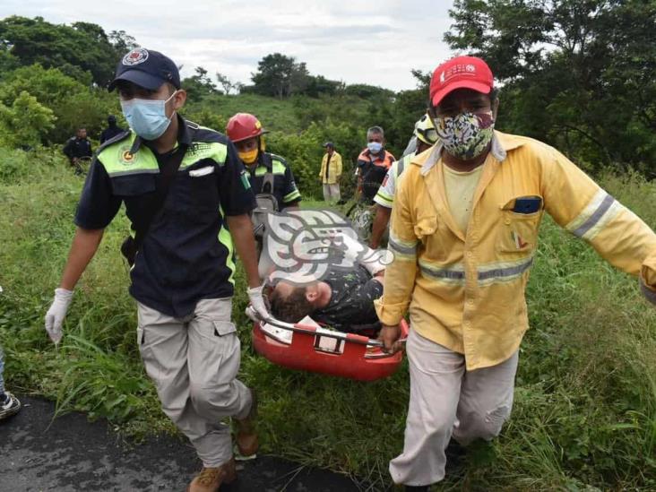 Cuatro cubanos muertos y ocho heridos tras volcadura en el sur de Veracruz 