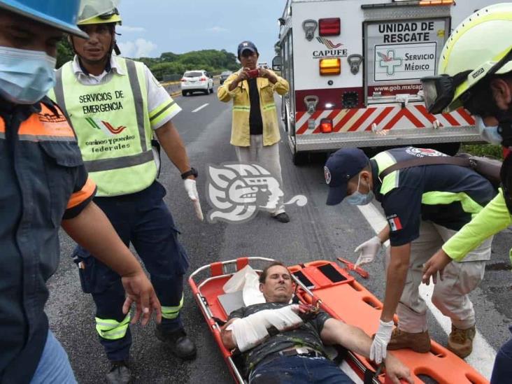 Cuatro cubanos muertos y ocho heridos tras volcadura en el sur de Veracruz 