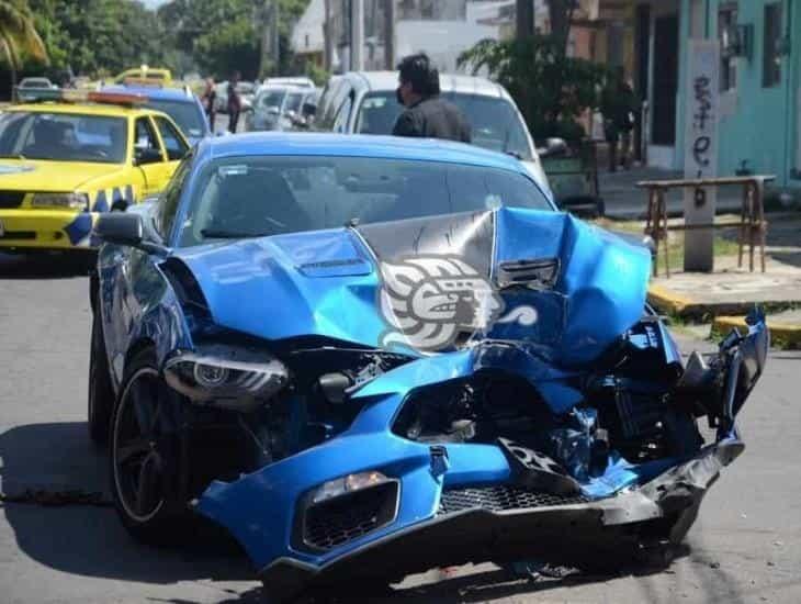 Aparatoso accidente vehicular en el centro de Veracruz