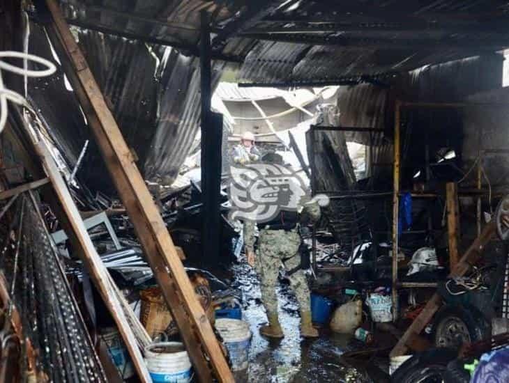 Incendio consume parte de una vivienda en Lomas del Ángel