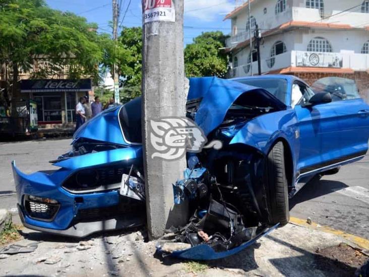 Aparatoso accidente vehicular en el centro de Veracruz