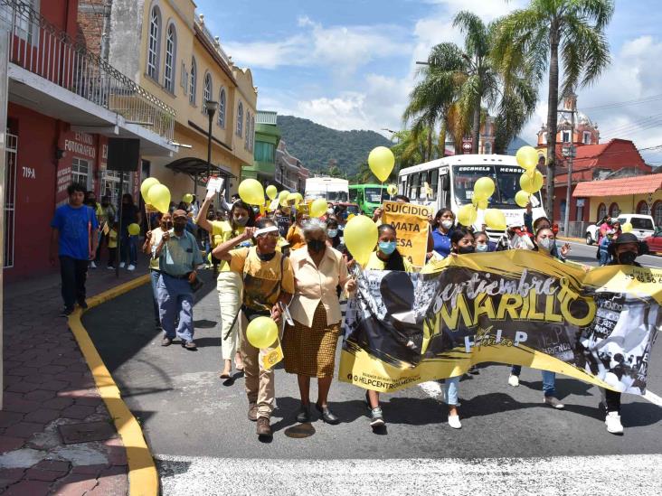 Integrantes de Help México realizan marcha para prevenir el suicidio, en Orizaba