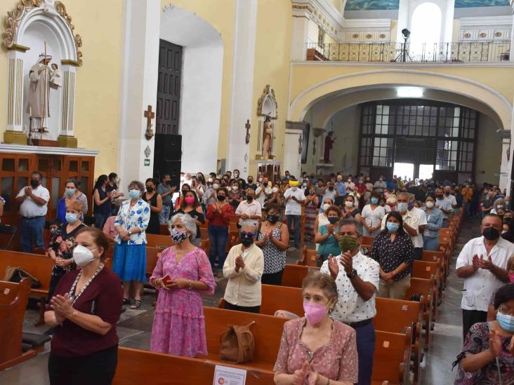 Entre lágrimas y aplausos, despiden al sacerdote Antolín Bernardi Castelán en Orizaba