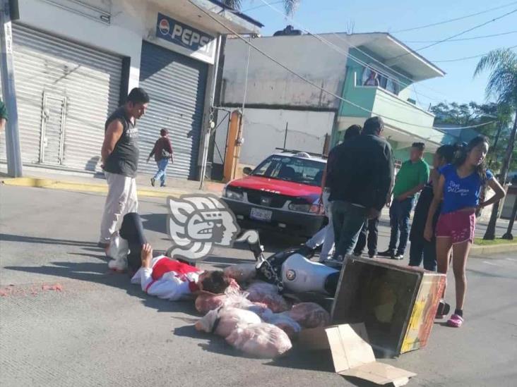 Choque entre motocicleta y taxi, en Orizaba, deja un lesionado