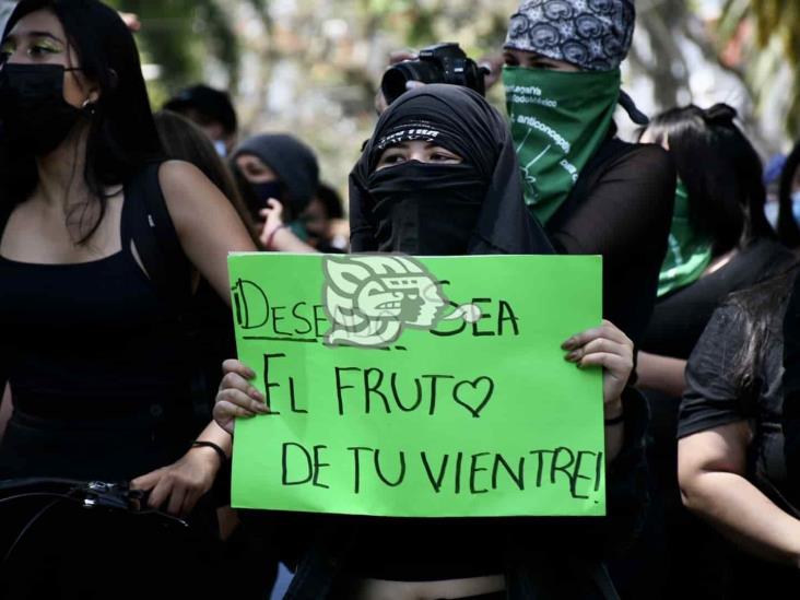 Marchan veracruzanas en Xalapa en demanda de aborto seguro
