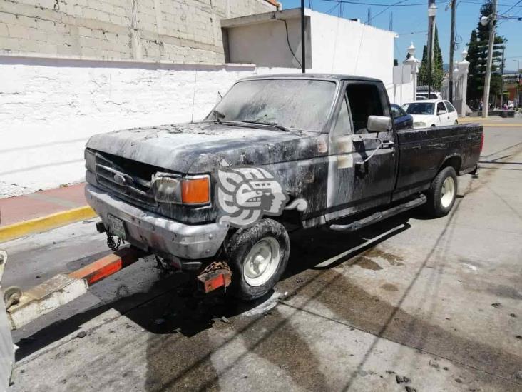 En Nogales, logran evitar que camioneta se incendie