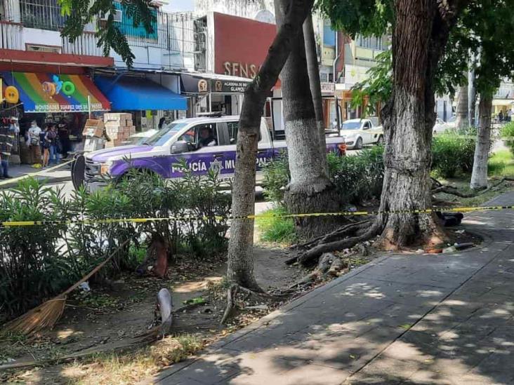 Asesinan a hombre a puñaladas en calles del centro