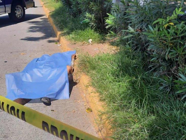 Asesinan a hombre a puñaladas en calles del centro