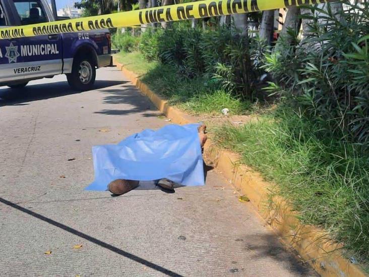 Asesinan a hombre a puñaladas en calles del centro