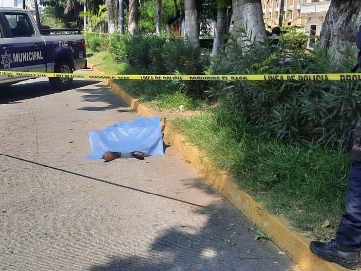 Asesinan a hombre a puñaladas en calles del centro