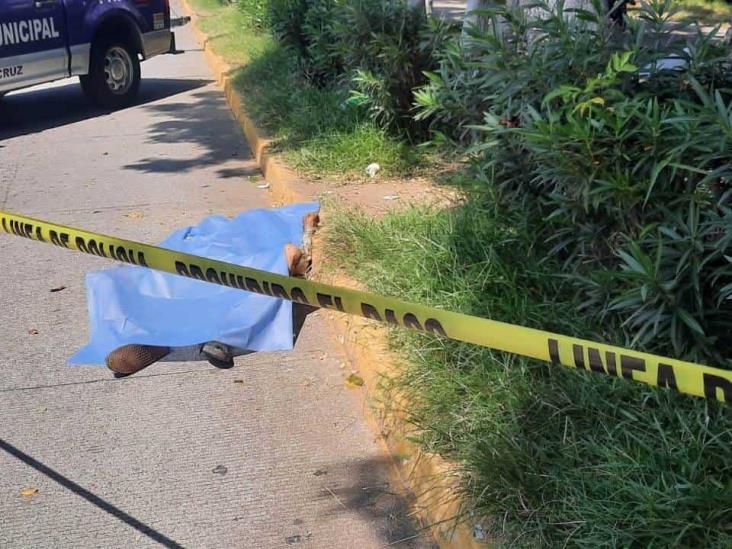 Asesinan a hombre a puñaladas en calles del centro