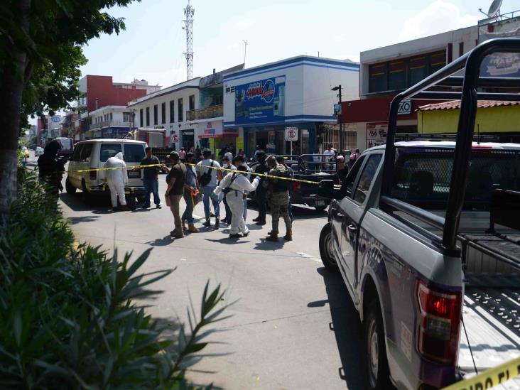 Asesinan a hombre a puñaladas en calles del centro