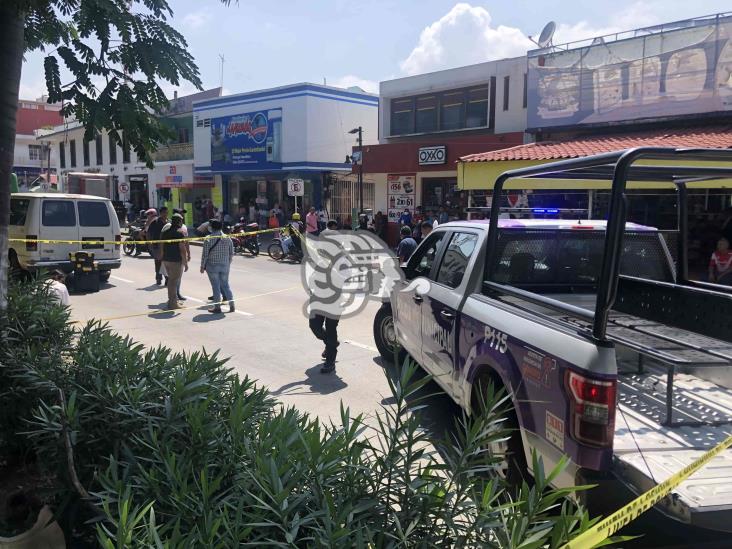 Asesinan a hombre a puñaladas en calles del centro