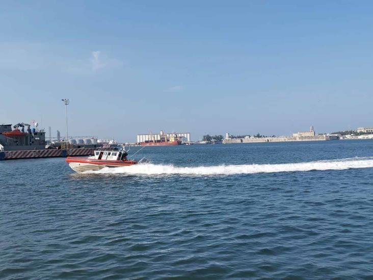 Continúa Marina realizando maniobras en la zona del malecón de Veracruz