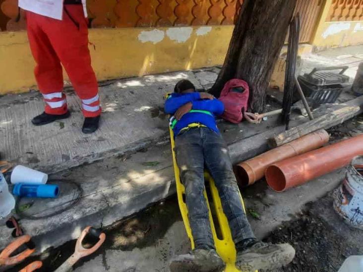 Par de obreros resultan heridos tras caerle una viga de madera en Veracruz